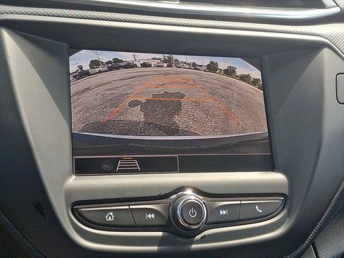 Used 2023 Chevrolet TrailBlazer LT FWD image 17
