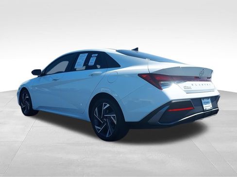 Used 2025 Hyundai Elantra SE FWD image 6