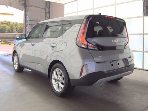 Used 2025 Kia Soul LX w/ LX Technology Package FWD image 7
