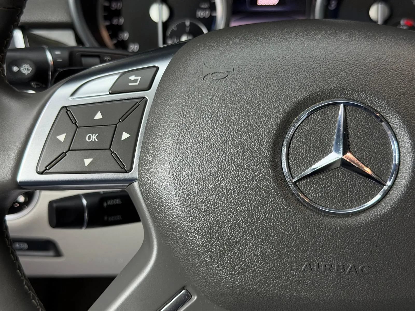 Used 2015 Mercedes-Benz ML 350 4MATIC w/ Premium 1 Package image 32