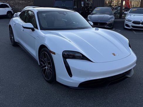 Used 2022 Porsche Taycan image 15