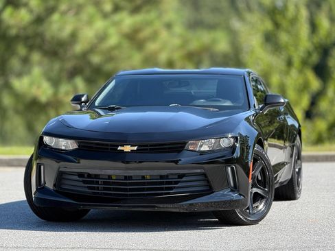 Used 2017 Chevrolet Camaro LT RWD image 2