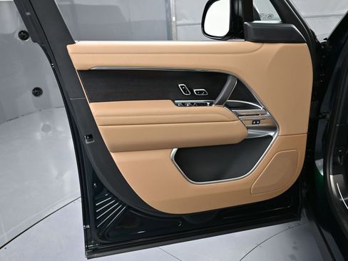 Used 2025 Land Rover Range Rover SE image 14