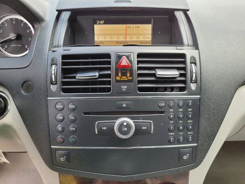 Used 2009 Mercedes-Benz C 300 Luxury image 23