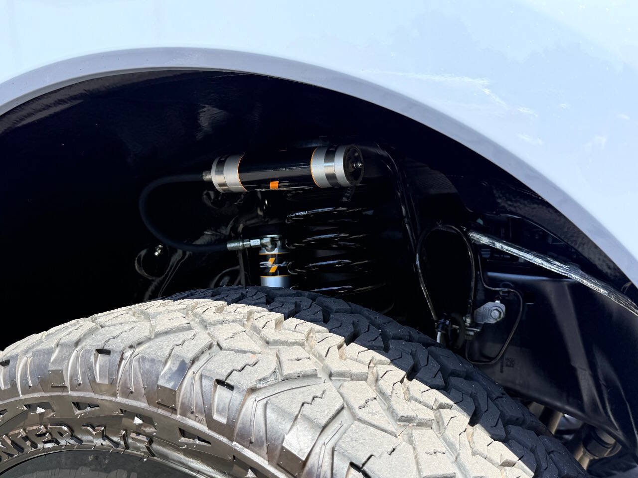Used 2025 Ford F350 Platinum w/ FX4 Off-Road Package AWD/4WD image 15