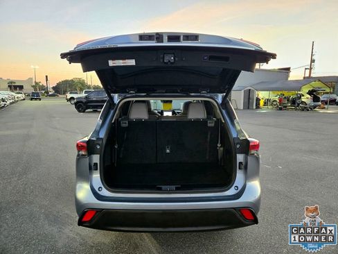 Used 2020 Toyota Highlander XLE image 18