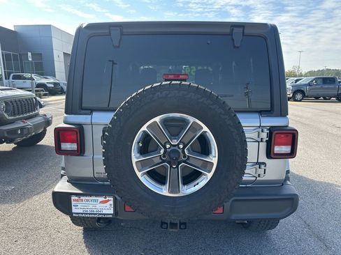 Used 2019 Jeep Wrangler Unlimited Sahara image 8