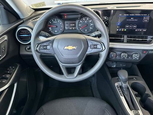New 2026 Chevrolet Trax LS w/ LS Convenience Package FWD image 17