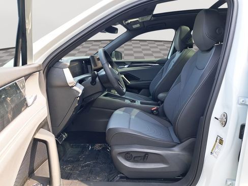 New 2025 Volkswagen Tiguan SE R-Line image 12