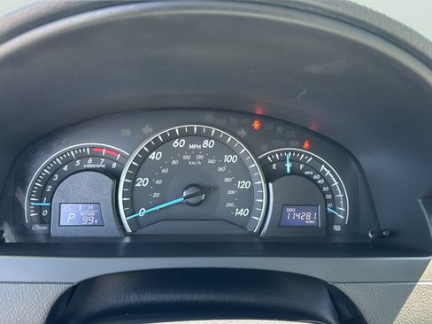 Used 2013 Toyota Camry LE FWD image 30