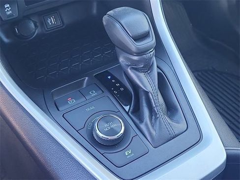 Used 2024 Toyota RAV4 LE image 16