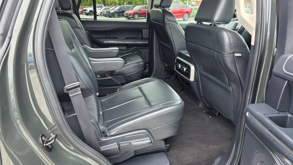 Used 2023 Ford Expedition XLT AWD/4WD image 7