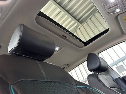 Certified 2022 Kia Niro EX Premium FWD image 19