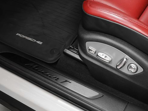 Certified 2024 Porsche Macan Turbo AWD/4WD image 30