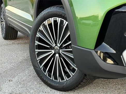 New 2025 Volkswagen Taos SE image 2
