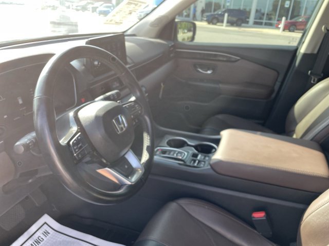 Used 2025 Honda Pilot Elite image 14