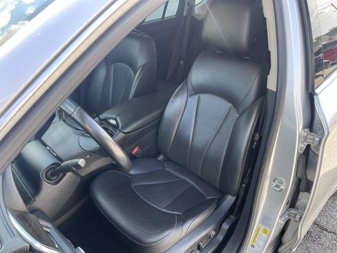 Used 2019 Buick Envision Essence FWD image 23