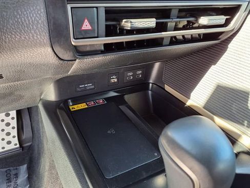 Used 2025 Toyota Camry SE FWD image 17