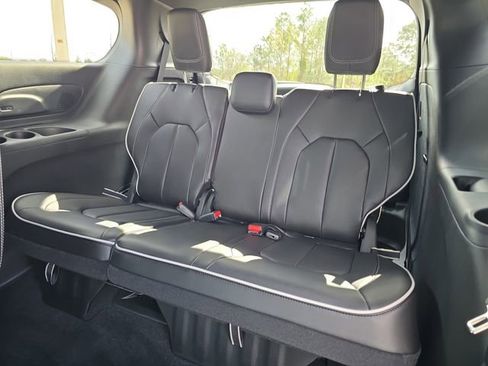 New 2026 Chrysler Pacifica Limited w/ S Appearance Package image 14