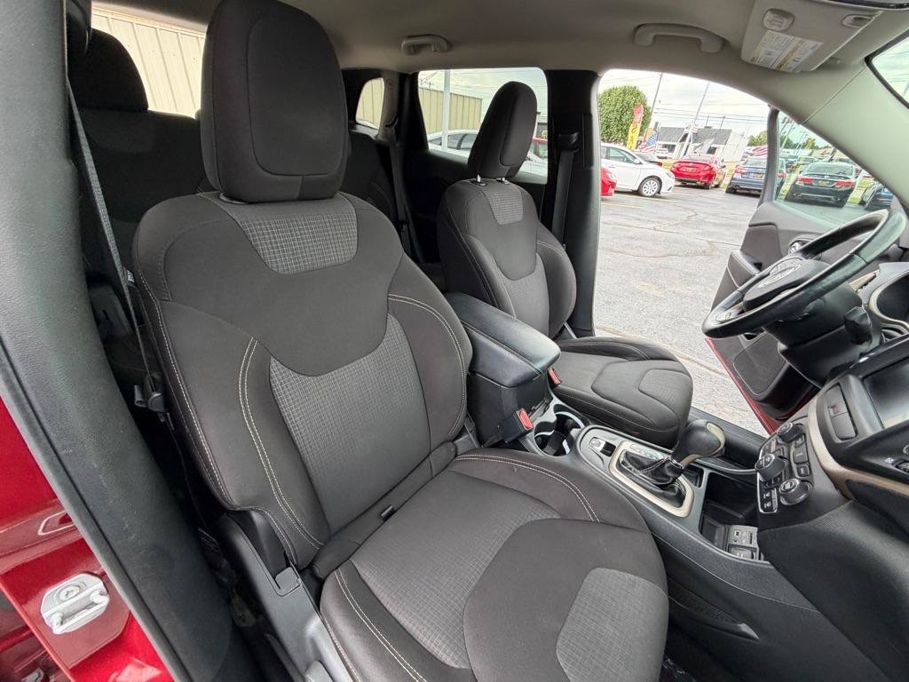 Used 2015 Jeep Cherokee Latitude w/ Comfort/Convenience Group FWD image 22