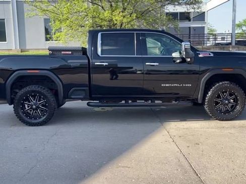 Used 2022 GMC Sierra 2500 Denali w/ Denali Ultimate Package AWD/4WD image 9