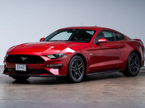 Used 2021 Ford Mustang GT RWD image 3