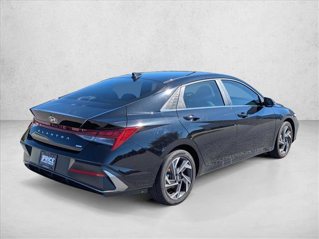 Certified 2025 Hyundai Elantra Limited FWD image 5
