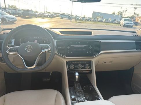 Certified 2023 Volkswagen Atlas SE w/ Panoramic Sunroof Package AWD/4WD image 15