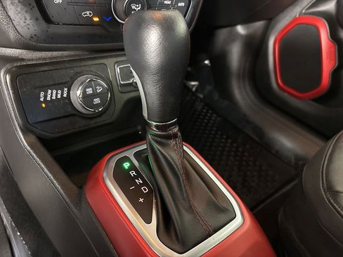 Used 2022 Jeep Renegade Trailhawk image 18