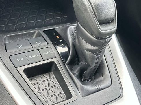 Used 2025 Toyota RAV4 XLE image 26