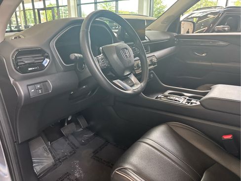 Used 2023 Honda Pilot Elite image 16