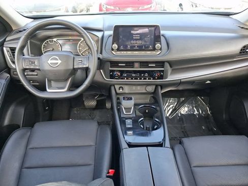 Used 2025 Nissan Rogue SV w/ SV Premium Package FWD image 7
