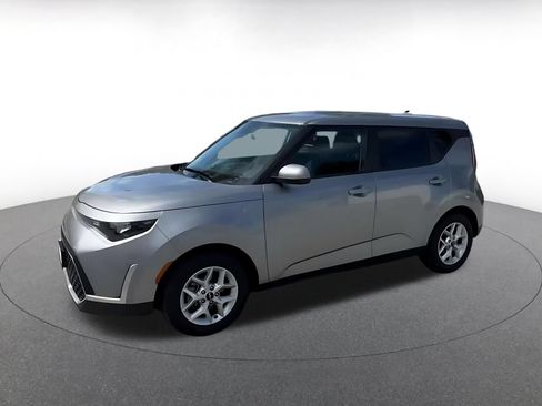 Used 2025 Kia Soul LX w/ LX Technology Package FWD image 8