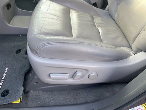 Used 2016 Toyota Sienna XLE Premium image 10