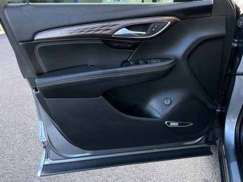 Used 2022 Buick Envision Avenir w/ Premium Seat Package image 24