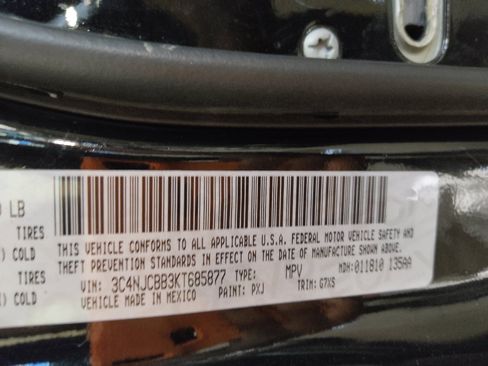 Used 2019 Jeep Compass Latitude FWD image 33