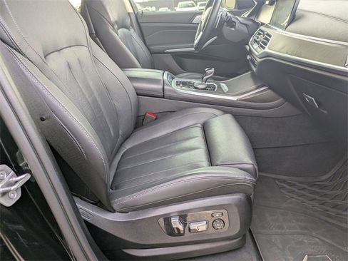 Used 2022 BMW X7 xDrive40i w/ Premium Package image 29