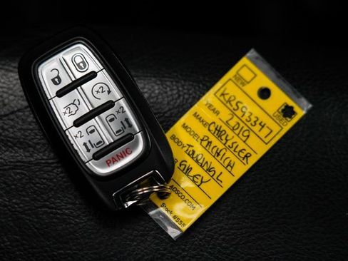 Used 2019 Chrysler Pacifica Touring-L w/ S Appearance Package image 35