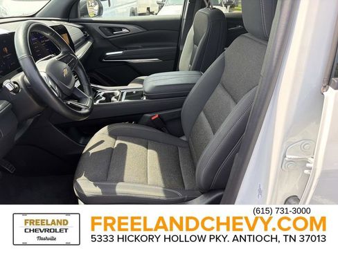 Used 2024 Chevrolet Traverse LT FWD image 24