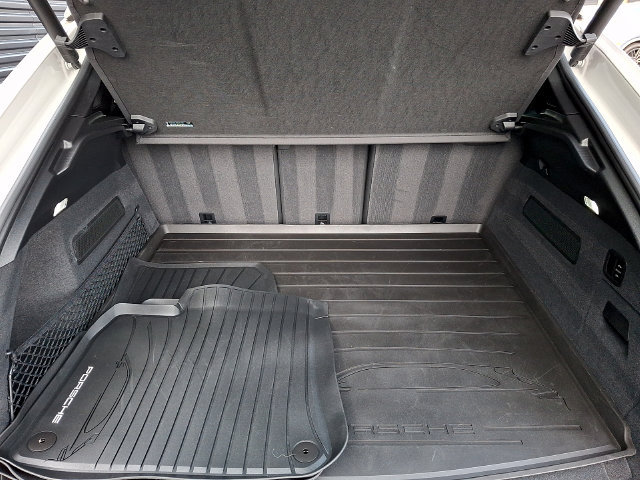 Certified 2025 Porsche Cayenne Turbo AWD/4WD image 31