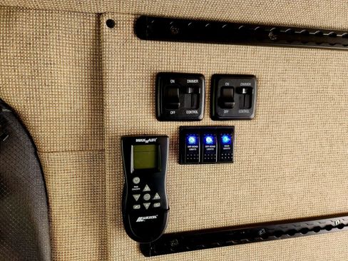 Used 2019 Mercedes-Benz Sprinter 2500 w/ Premium Plus Package image 20