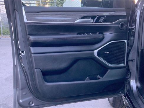 Used 2022 Jeep Wagoneer Series III w/ Flexible Seating Group image 23