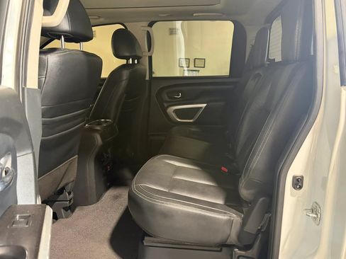 Used 2020 Nissan Titan SL w/ Moonroof Package AWD/4WD image 15