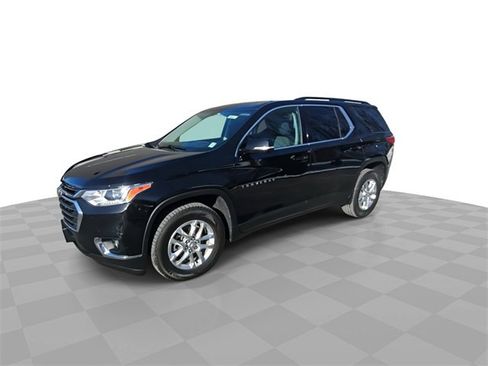 Certified 2020 Chevrolet Traverse LT w/ Driver Confidence II Package image 4