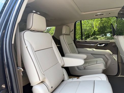 Used 2024 GMC Yukon XL Denali w/ Advanced Technology Package AWD/4WD image 27