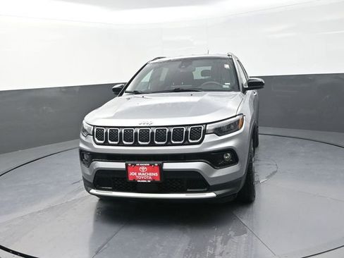 Used 2024 Jeep Compass Limited AWD/4WD image 2