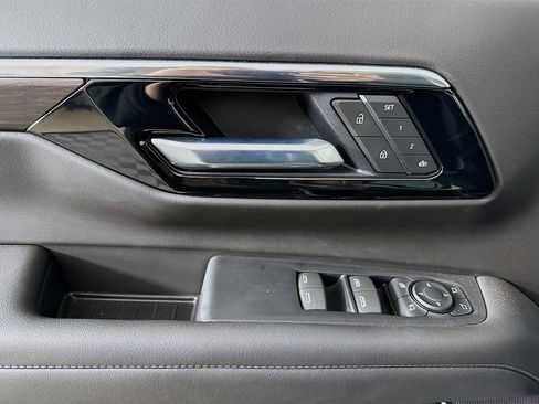 Used 2025 Chevrolet Tahoe LT w/ Comfort Package image 18