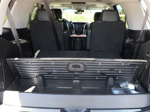 Used 2017 Cadillac Escalade Luxury AWD/4WD image 10