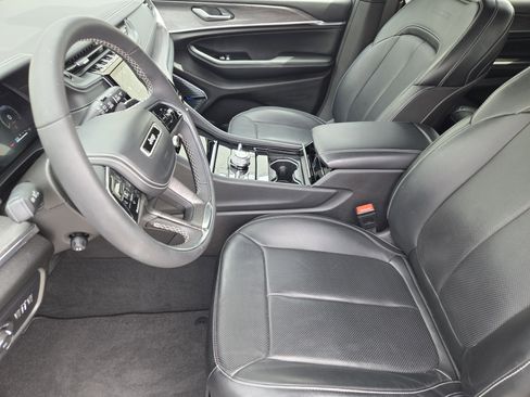 Used 2023 Jeep Grand Cherokee L Overland image 16