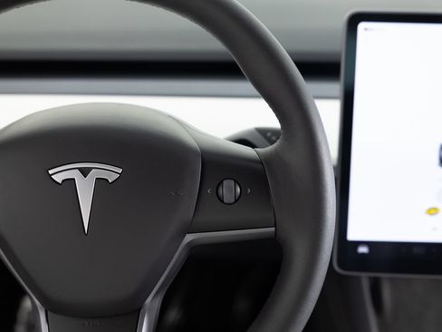 Used 2023 Tesla Model Y Long Range AWD/4WD image 31